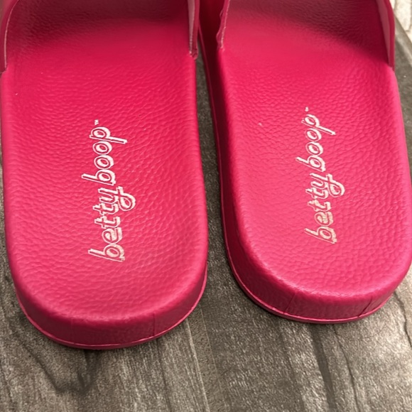 Betty Boop Pink Slides - Picture 4 of 10